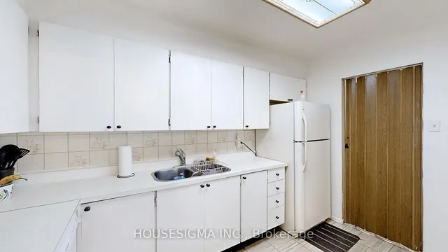 Additional image 9 of 15 La Rose Ave Unit 216