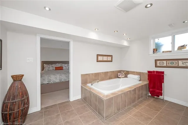 Additional image 33 of 1296 Headon Rd