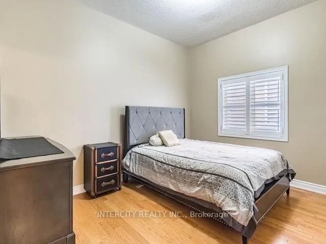 Additional image 18 of 35 Fontainebleu Rd