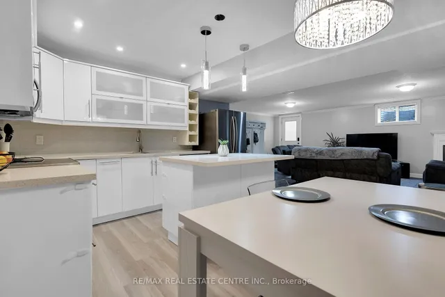 Additional image 36 of 29 Chipman Ave