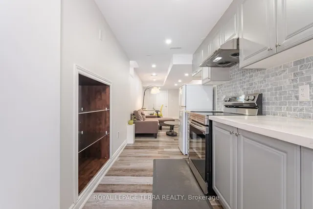 Additional image 35 of 15 Versailles Cres