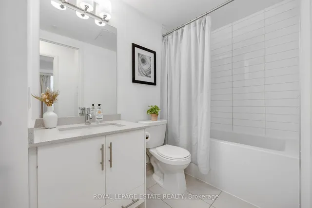 Additional image 21 of 460 Adelaide St Unit 705