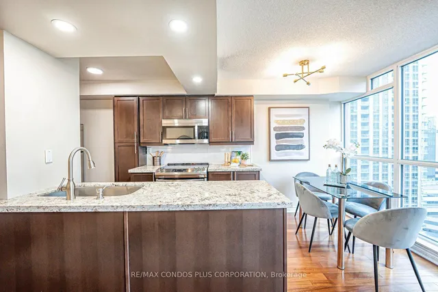 Additional image 4 of 736 Bay St Unit 1810