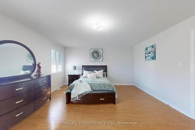 Additional image 28 of 40 Oblate Cres