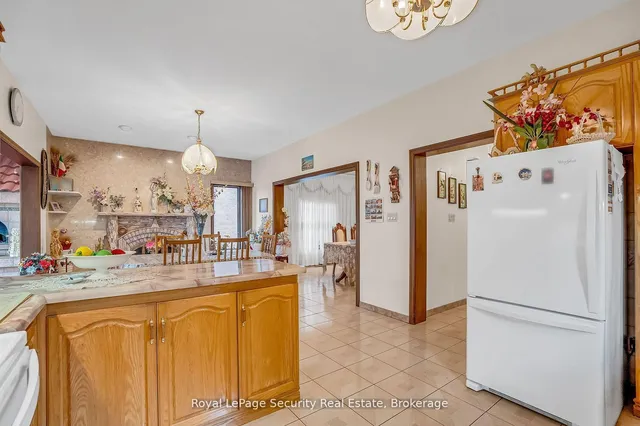 Additional image 12 of 27 Mulholland Ave