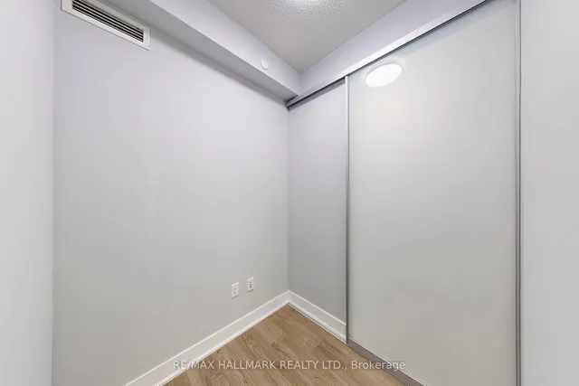 Additional image 26 of 30 Roehampton Ave Unit 418