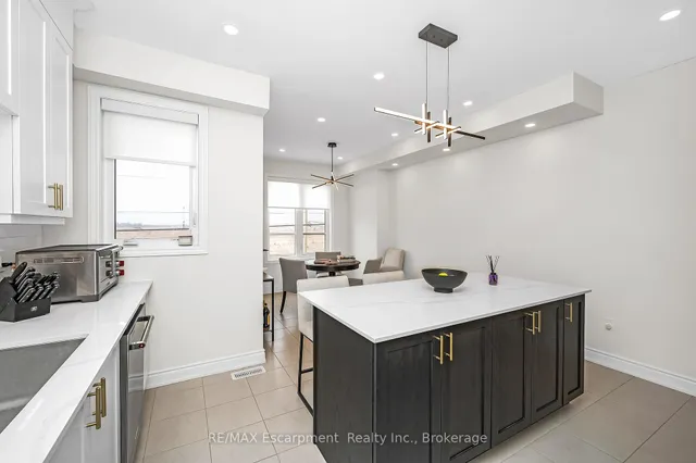 Additional image 12 of 3401 Sixth Line