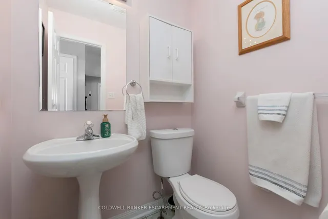 Additional image 18 of 593 Caverhill Cres