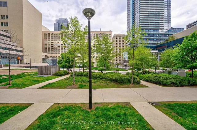 Additional image 39 of 761 Bay St Unit TH08