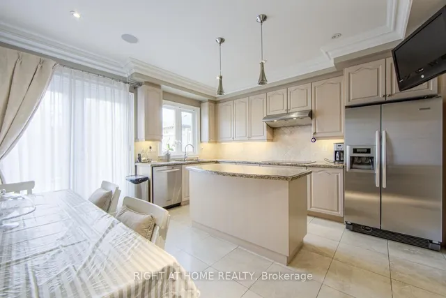 Additional image 12 of 2916 Bayview Ave