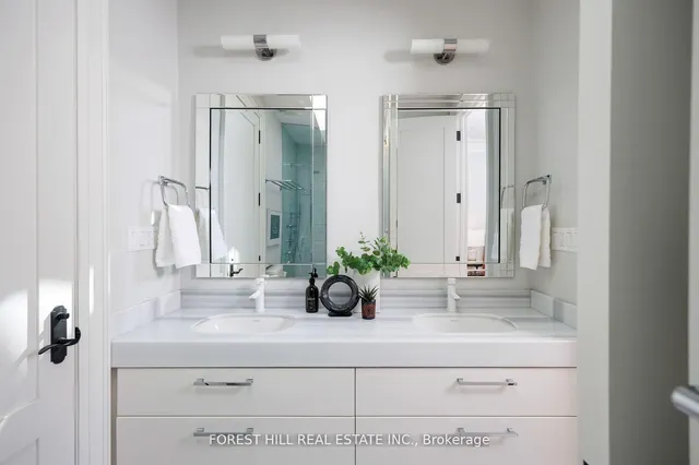 Additional image 24 of 102 Chaplin Cres