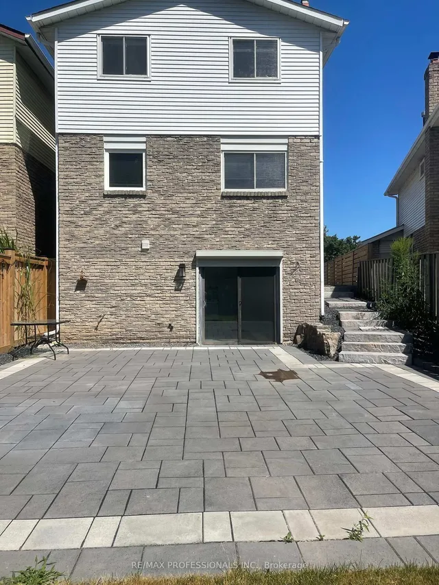 Additional image 42 of 2416 Malcolm Cres