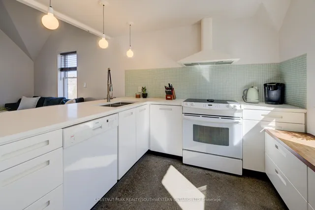 Additional image 26 of 23 Richmond Ave