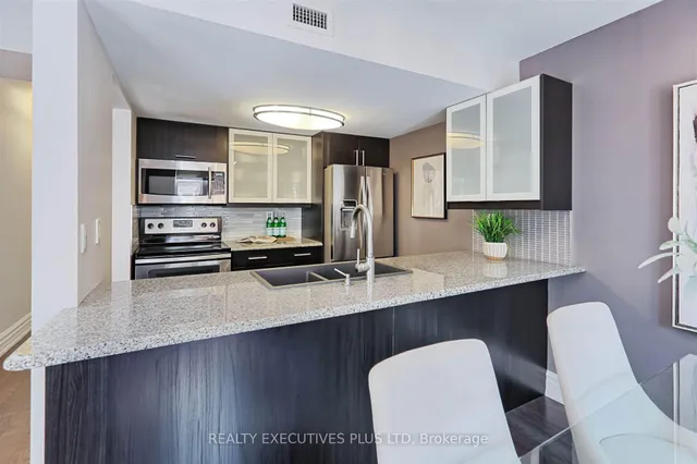 Additional image 5 of 98 Redpath Ave Unit 9