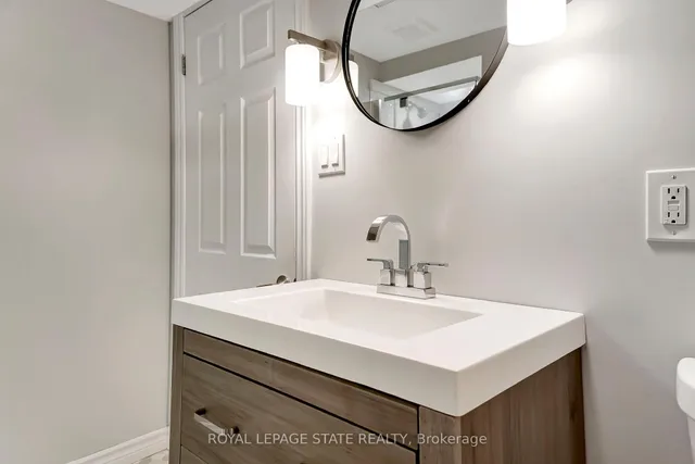 Additional image 38 of 41 Yeoville Crt