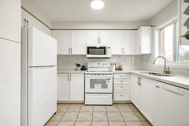 Additional image 16 of 126 Lake Louise Dr