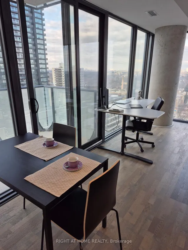 Additional image 4 of 185 Roehampton Ave Unit 1405