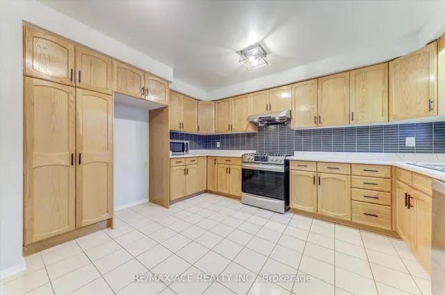 Additional image 15 of 17 Plumrose Blvd