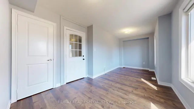 Additional image 36 of 6 QUEENPOST Dr