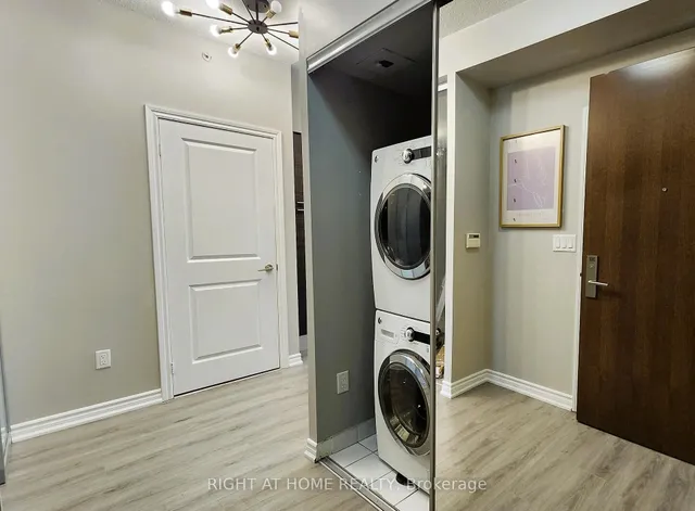 Additional image 5 of 386 Yonge St Unit 3901