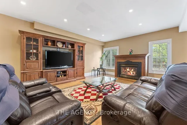 Additional image 28 of 4 Pride Crt