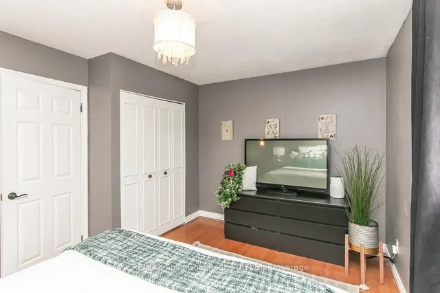 Additional image 27 of 235 Fergus Ave