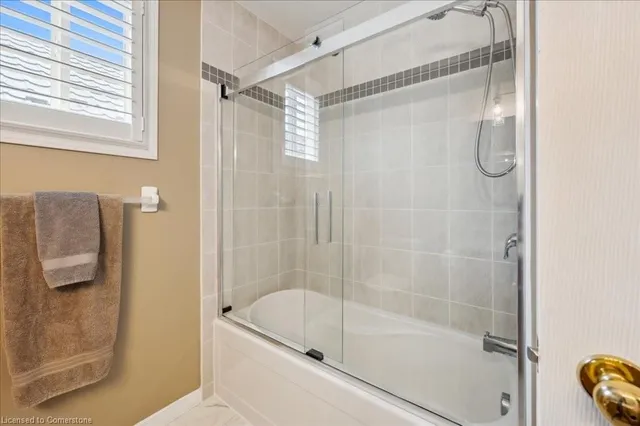 Additional image 8 of 519 Commonwealth Cres