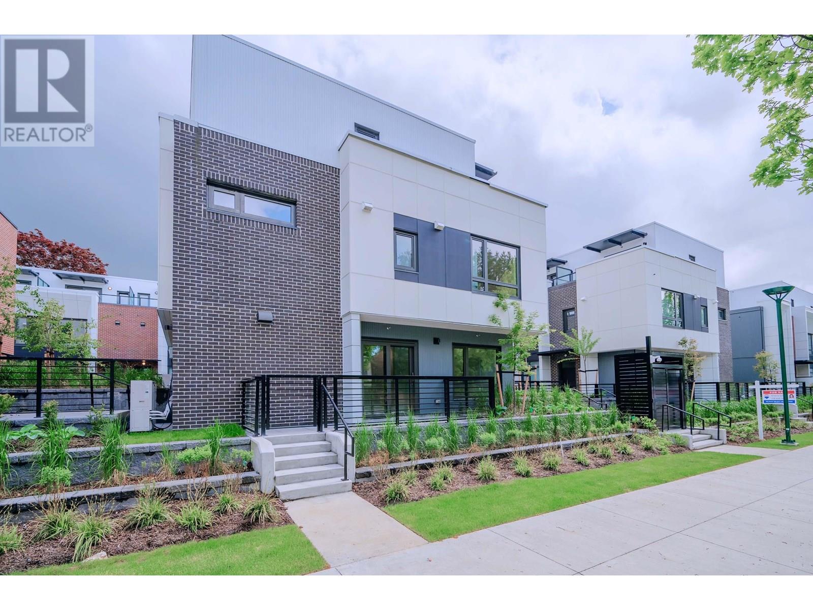 6322 OAK STREET|Vancouver, British Columbia V6M2W4