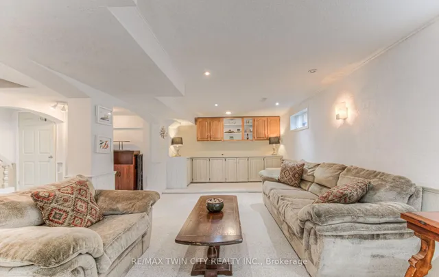 Additional image 33 of 92 Pinehurst Cres