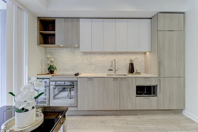 Additional image 9 of 2020 Bathurst St Unit 601