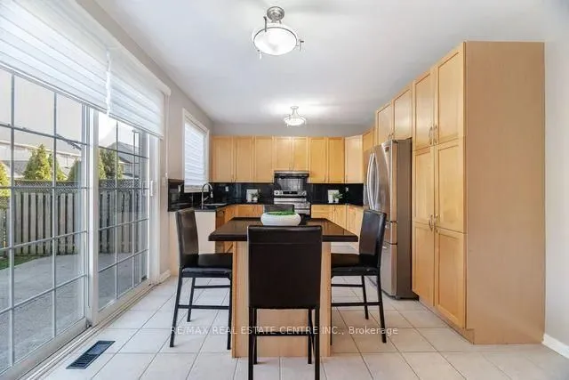 Additional image 12 of 643 Hamilton Cres