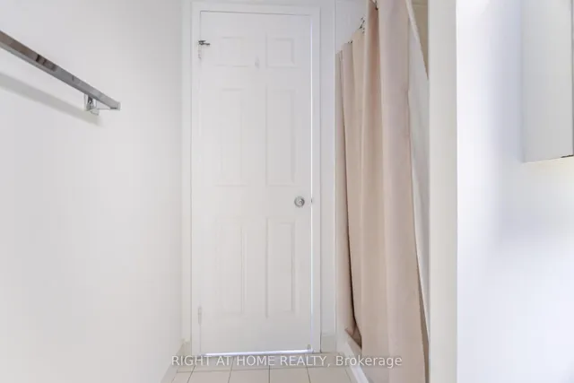 Additional image 21 of 77 Harbour Sq Unit 1812