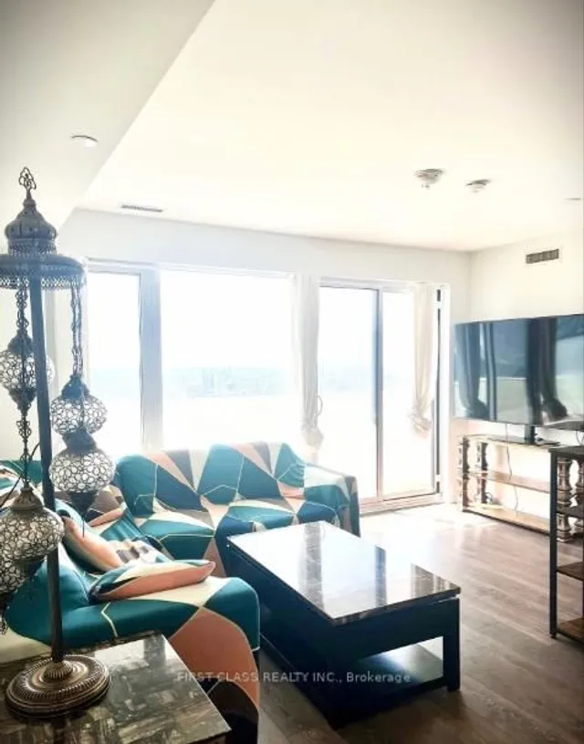 Additional image 2 of 501 Yonge St Unit 4302