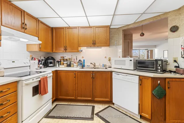 Additional image 9 of 5070 Pinedale Ave Unit 302