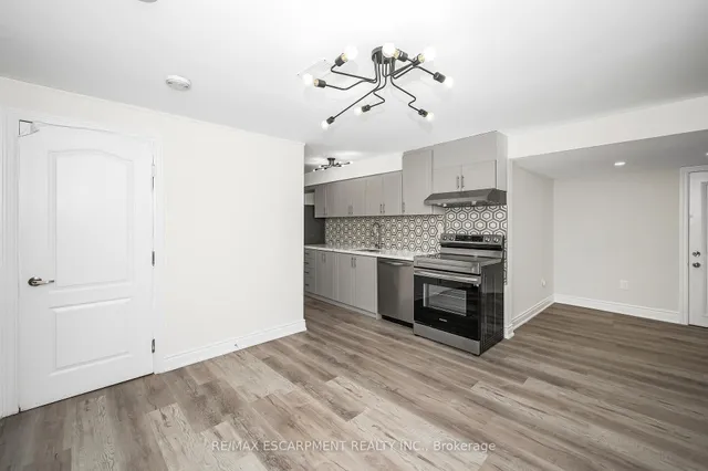 Additional image 41 of 2728 Guilford Cres