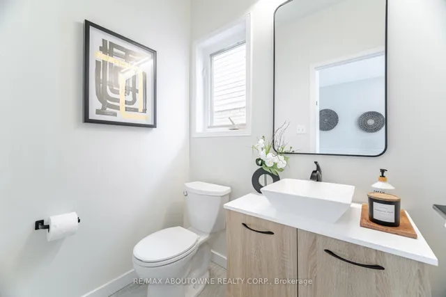 Additional image 22 of 1046 Holdsworth Cres