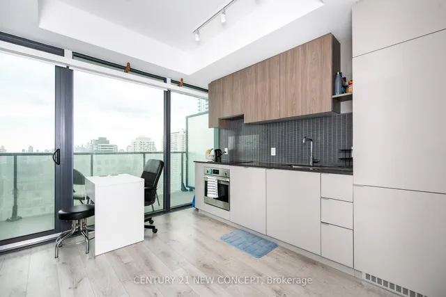 Additional image 19 of 161 Roehampton Ave Unit 2011