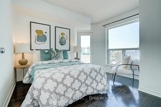 Additional image 20 of 600 Queens Quay Unit 711