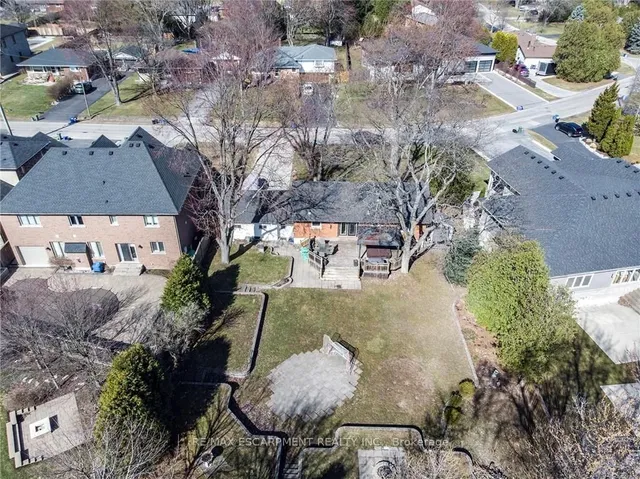 Additional image 30 of 63 Seneca Ave