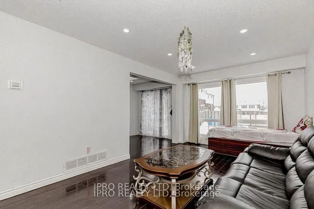 Additional image 3 of 7406 Darcel Ave Unit Unit 1