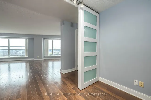 Additional image 5 of 125 Village Green Sq Unit 3703