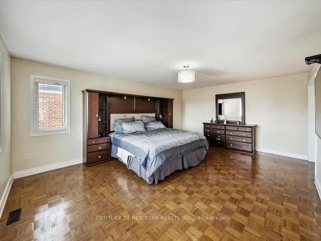 Additional image 43 of 31 Eiffel Blvd