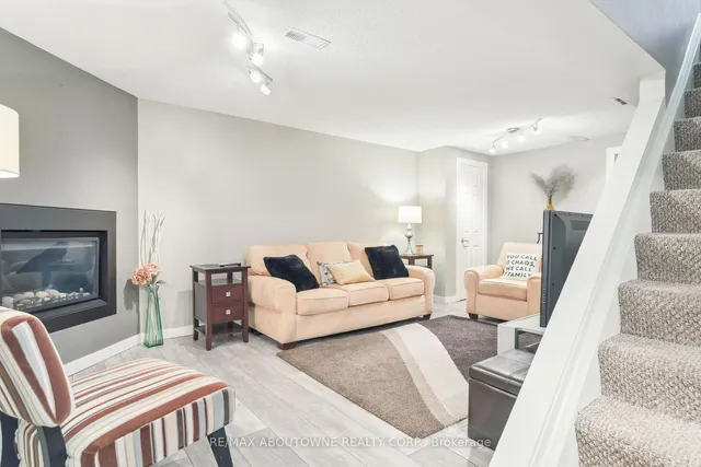 Additional image 22 of 1125 GRANDEUR Cres