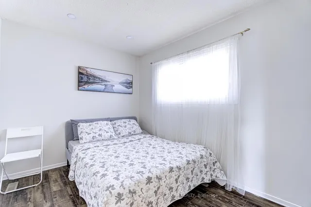 Additional image 22 of 10 Menoke Crt