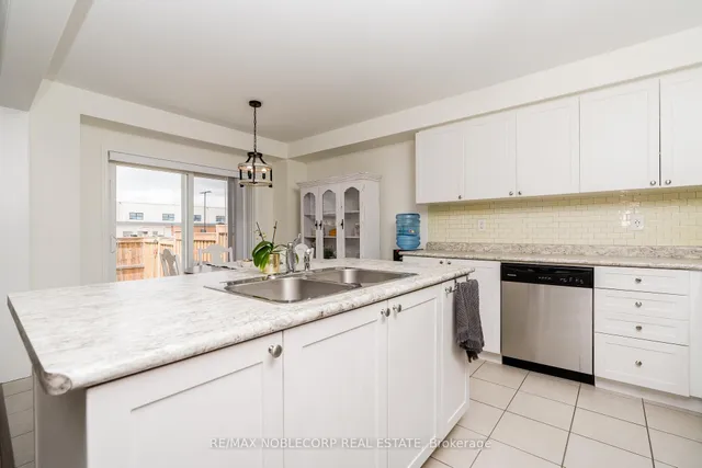 Additional image 15 of 1152 Duignan Cres