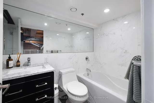 Additional image 18 of 363 Sorauren Ave Unit 111