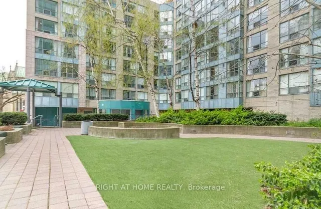 Additional image 37 of 92 King St Unit 403