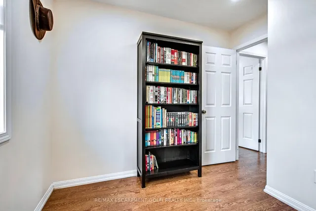 Additional image 19 of 4043 Gunby Cres