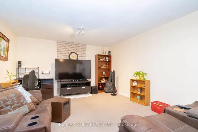 Additional image 32 of 36 Dorchester Dr
