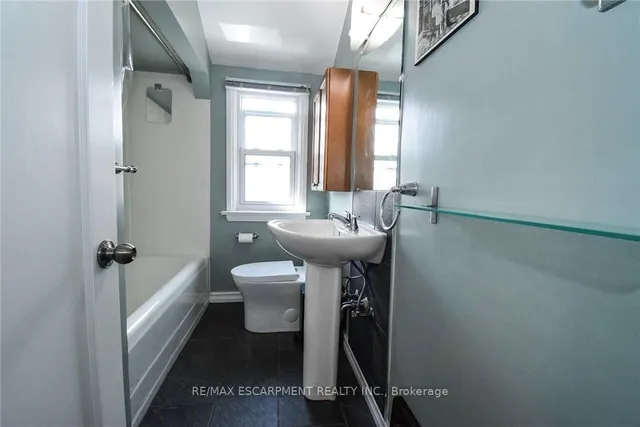 Additional image 20 of 104 Tragina Ave